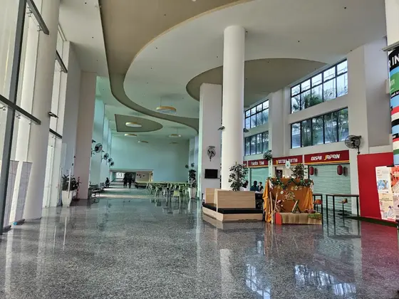 First City University College — 校园照片（来自 Google 地图）