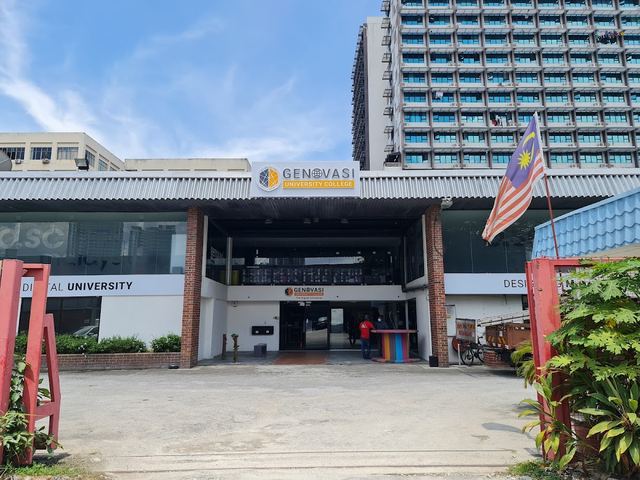 Genovasi University College — 校园照片（来自 Google 地图）