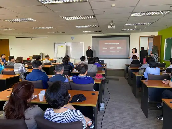 Kings University College — 校园照片（来自 Google 地图）