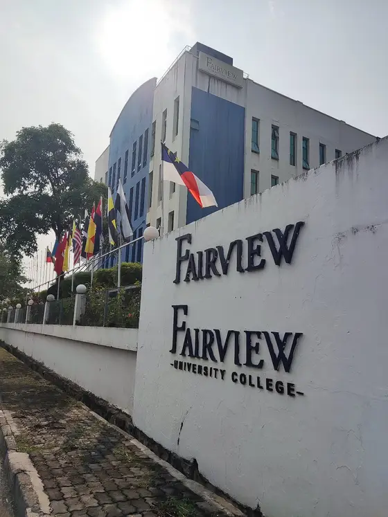 Kolej Universiti Fairview (Fairview University College) — 校园照片（来自 Google 地图）