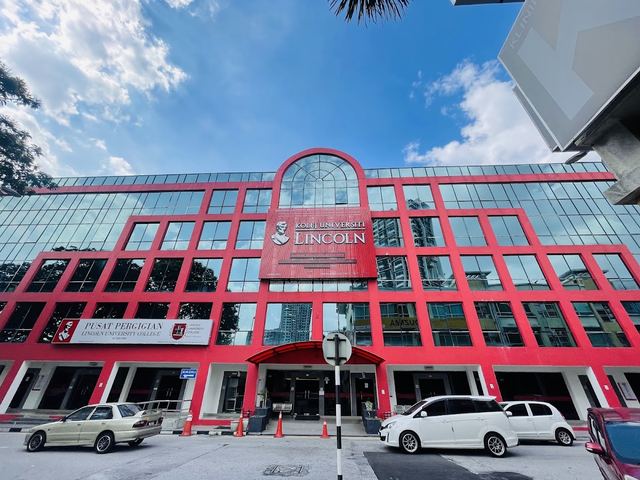 Lincoln University College — 校园照片（来自 Google 地图）