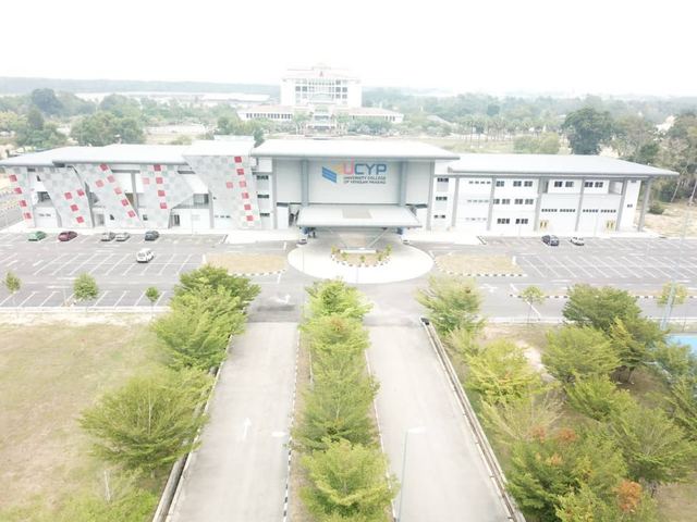 UCYP University — 校园照片（来自 Google 地图）