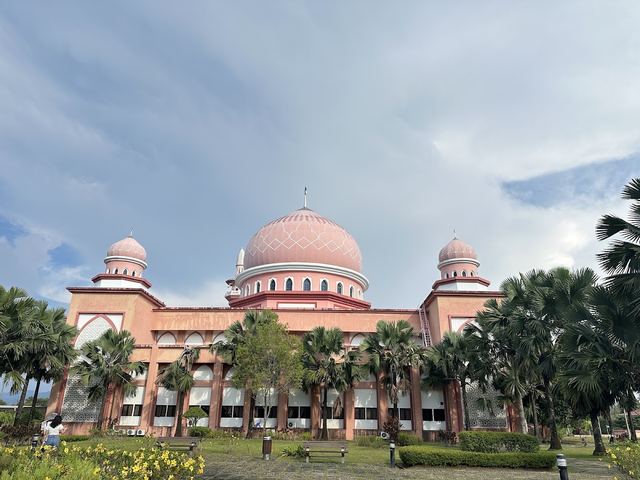 Universiti Malaysia Sabah (UMS) — 校园照片（来自 Google 地图）
