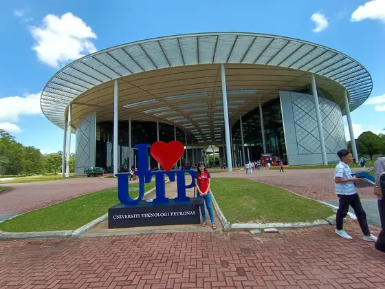 Universiti Teknologi PETRONAS (UTP) — 校园照片（来自 Google 地图）