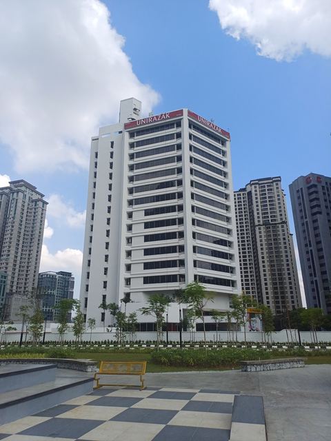 Universiti Tun Abdul Razak (UNIRAZAK) — 校园照片（来自 Google 地图）