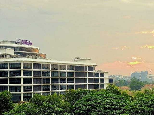 University of Cyberjaya (UoC) — 校园照片（来自 Google 地图）
