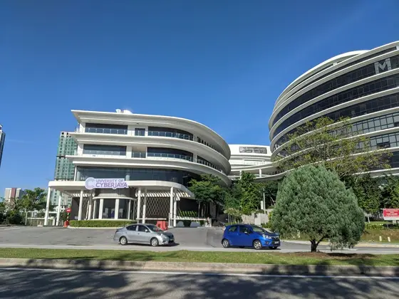 University of Cyberjaya (UoC) — 校园照片（来自 Google 地图）