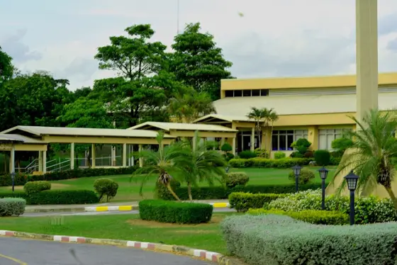 Adventist International Mission School (AIMS) — 写真は Google Maps 経由