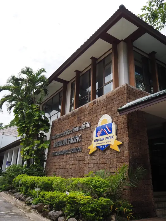American Pacific International School (APIS) — 写真は Google Maps 経由