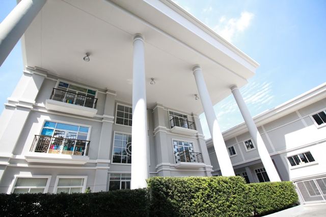 Australian International School Bangkok (AISB) — Sukhumvit 31 + Soi 20 — 校园照片（来自 Google 地图）