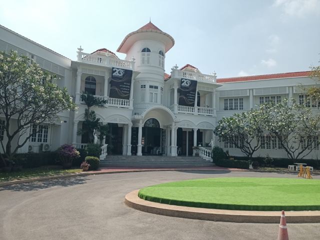 Charter International School — 校园照片（来自 Google 地图）