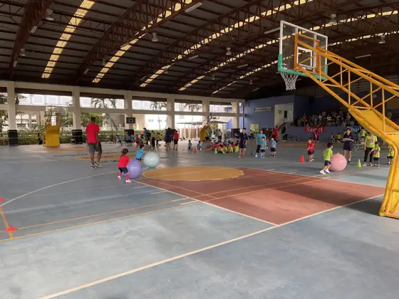 Charter International School — 写真は Google Maps 経由