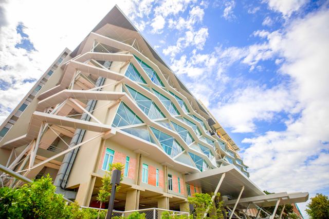 King Mongkut's International Demonstration School (KMIDS) — 校园照片（来自 Google 地图）