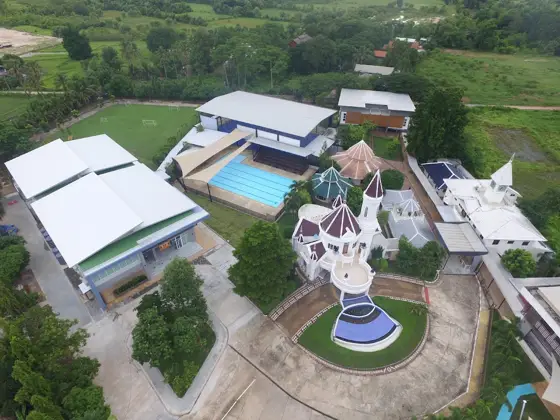 Udon Thani International School (UDIS) — 사진은 Google Maps를 통해